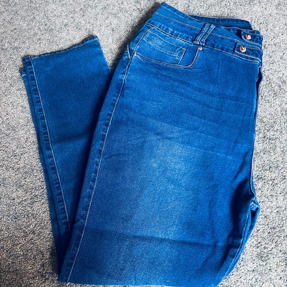 Butt Lifting Oblique Button Detail High Waist Skinny Jeans